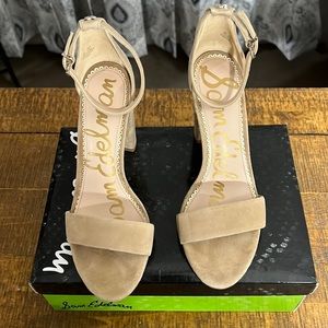 Sam Edelman Yaro Oatmeal suede heel Strap sandals in size 8 medium.
